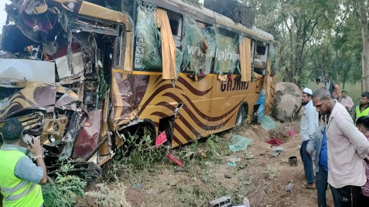 Bus Accident: इंदौर से अहमदाबाद जा रही बस गुजरात में दुर्घटनाग्रस्‍त, 4 की मौत