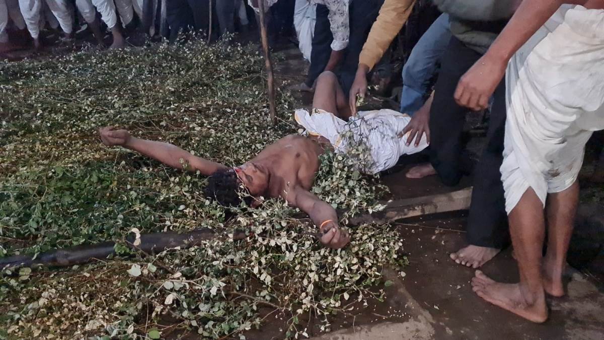 Betul News: बैतूल में पांडव का वंशज मानकर कांटों पर लोटते हैं रज्जड़ समाज के लोग