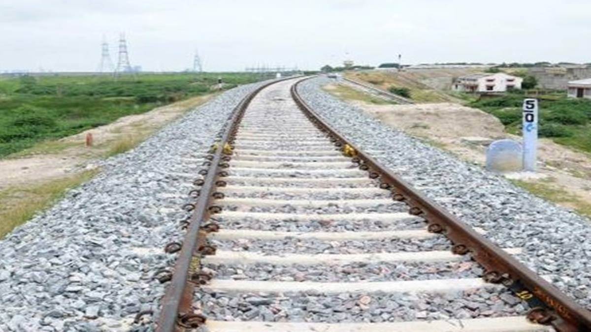 Indore-Dewas-Ujjain Railway Track: नए ट्रैक से पहले गुजरेगी मालगाड़ी, यात्री ट्रेनों की शुरू में कम रहेगी स्पीड