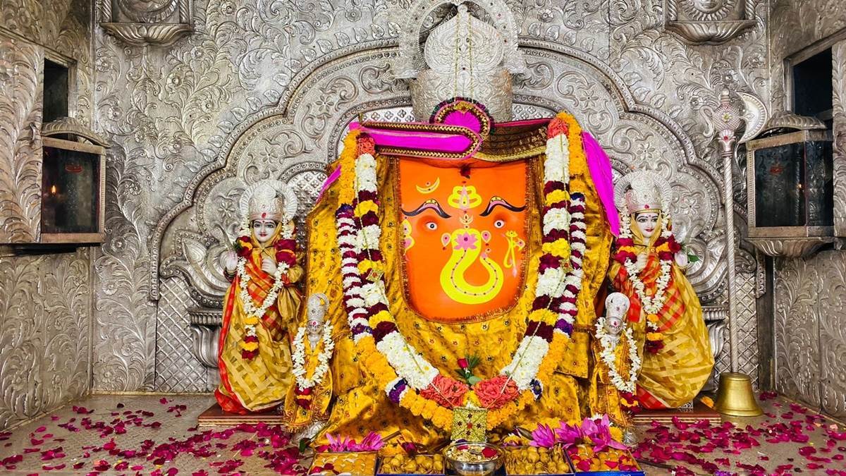 Indore News: इंदौर के खजराना गणेश मंदिर में श्रद्धालु आज रात 11 बजे तक ही कर पाएंगे दर्शन