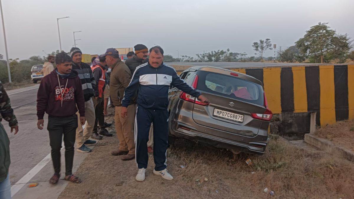 Shajapur Accident News: मक्‍सी में फोरलेन पर सड़क हादसा, दो लोगों की मौत, चार घायल