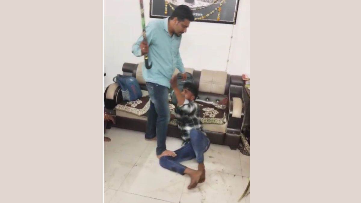 Ujjain News: अनाज चोरी का आरोप लगाकर ट्रांसपोर्ट के सुपरवाइजर ने दो ड्राइवर से की मारपीट, जूते चटवाए